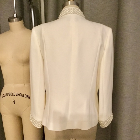 Blazer -White with Pearls details by Tahari size 8 - Picture 4 of 6